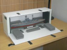 V přepravní bedně