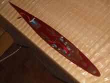 Servo kormidla je v přídi