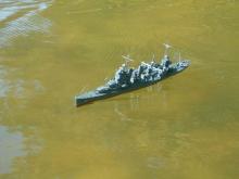 Těžký křižník USS San Francisco na vodě