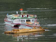 Vltava zkouší zachránit RC vor 