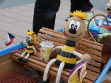 Na palubě nechyběla dobrá nálada a něco k snědku.