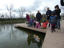 Jan Lhota by mohl dělat krysaře, přilákal i Karla Majera s vnoučetem.