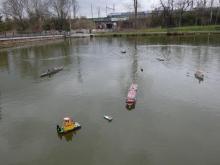 Na vodě je všehochuť, jak má na správném srazu být.