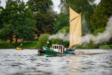 Parníky Saturn a Sella a plachetnice Emma