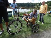 Tříkolka Michala Šenekela byla centrem pozornosti.