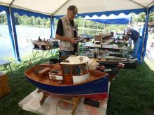 Alexander Čimo nad modely slovenských parníkářů