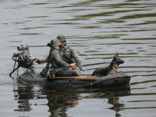 Výsadek na gumovém člunu