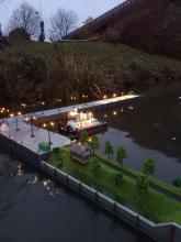 Dejv pořídil veřejné osvětlení.