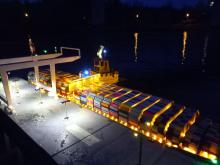 Kromě lamp je v přístavu i nový jeřáb.