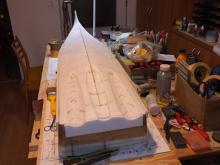 Boky trupu byly rozšířeny depronem tloušťky 6 mm.