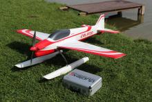 V neděli 4. srpna jsem přijel právě ve chvíli, kdy Jaroslav Malec svého akrobata vyndal z vody.