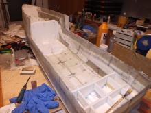 Boky trupu jsem odleptal cca. 25 mm pod palubou. 