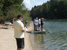 V přehradě bylo méně vody, jak dokládá pohled na startoviště lodních maket.
