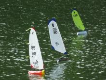 Plachetnicím foukalo tak akorát, zato maketáři si na vítr stěžovali.