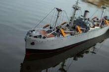 Pohled na příď na vodě