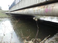 Před Kyjským rybníkem byla pod mostem kaše.