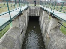 Do hráze poldru nebylo moc vidět.