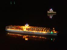 V pozadí můj Springer, v popředí kontejnerová loď Jiřího Čelikovského