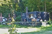 Conťas Žleb - tady se to všechno vařilo, smažilo a nalévalo.