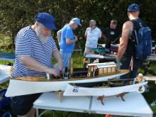 Ivan Hořejší nad svými modely