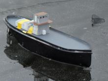 Malý model Ládi Čechury též vyjel na led.