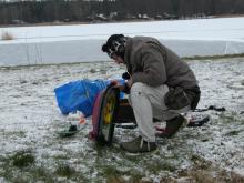 Dejv uklízí svůj remorkér.