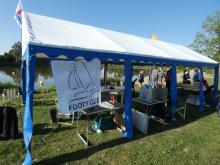 V případě horšího počasí se schováme pod stan.