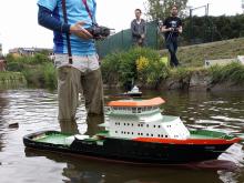 Někteří šli po břehu, jiní korytem.