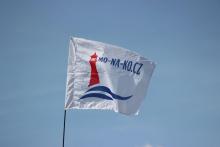 MoNaKo coby spolupořadatel srazu vyvěsilo vlajku.