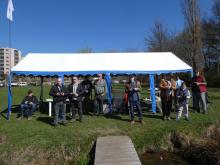 Pohled na zázemí na břehu